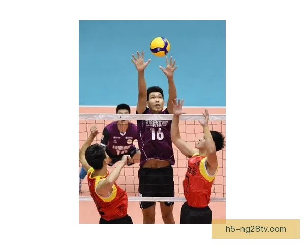 元敏诚球员身份首返重庆赛场战